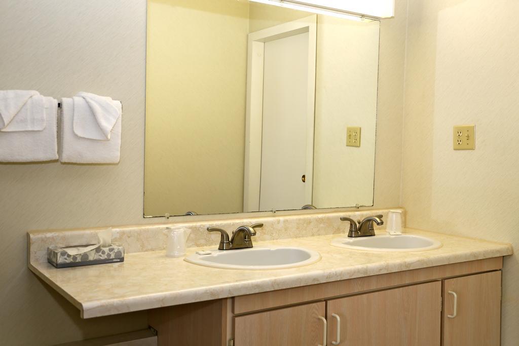 Arrowhead Inn Huntsville Room photo